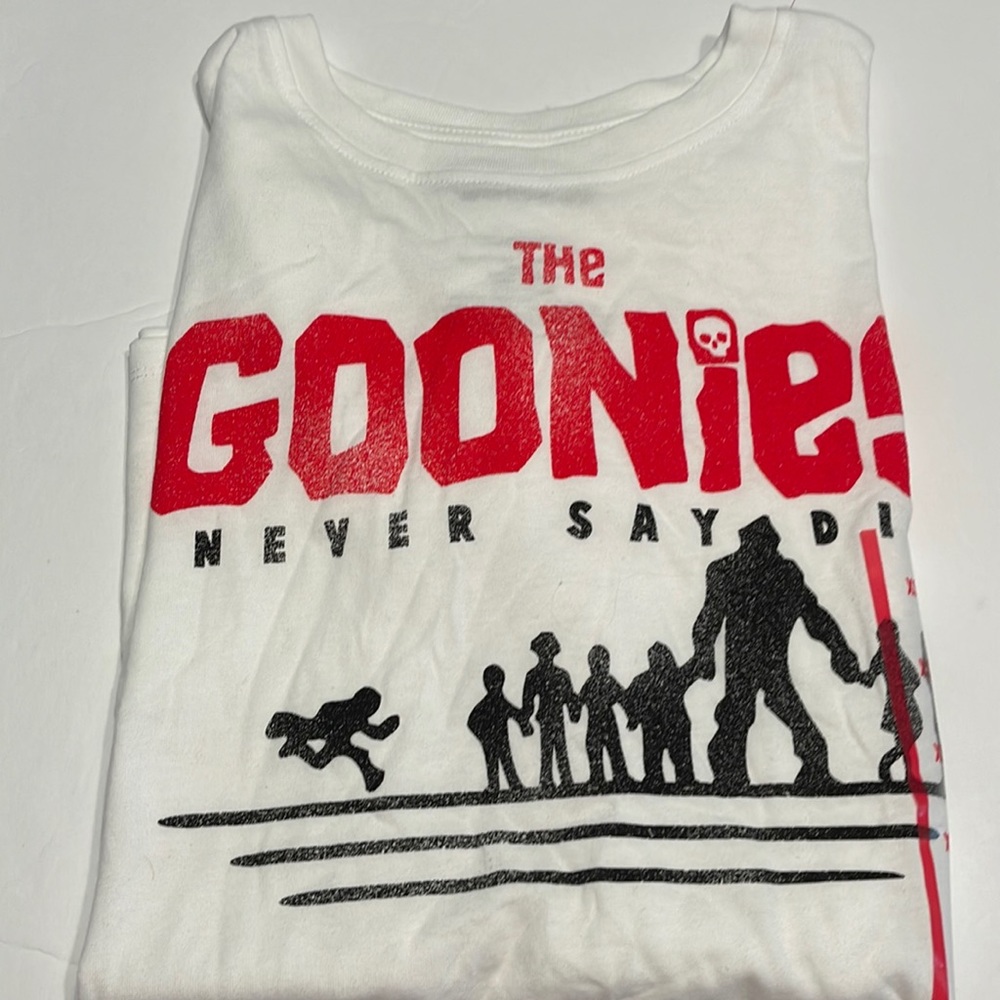 White cotton/polyester t shirt